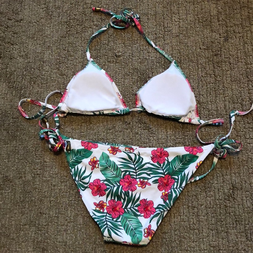 Cupshe bikini set - Picture 2 of 2